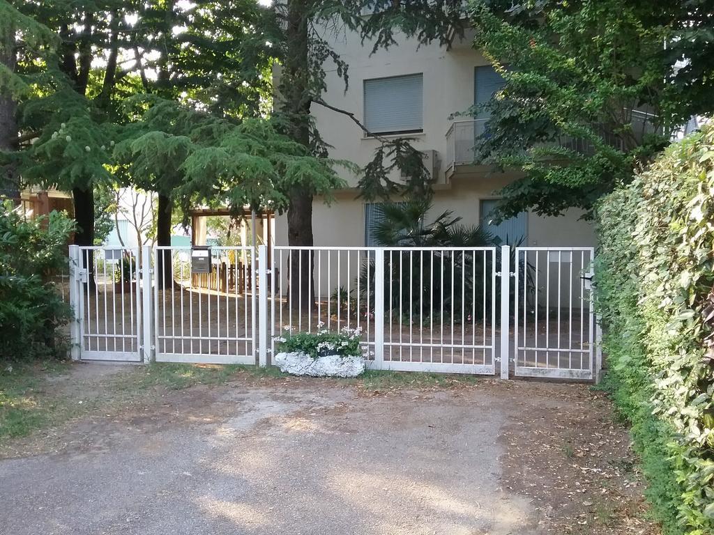 Casa Marialuigia - Appartamenti Solo Per Famiglie Τζεσόλο Λίντο Εξωτερικό φωτογραφία